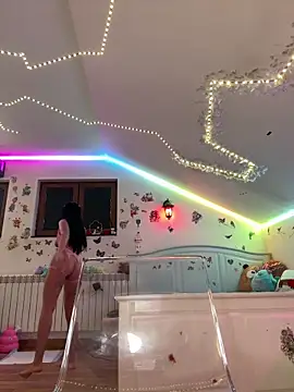 Snapshot of SelenaBee chatting on March 4, 2026, 8:31 am SelenaBee online show from March 4, 2026, 8:31 am