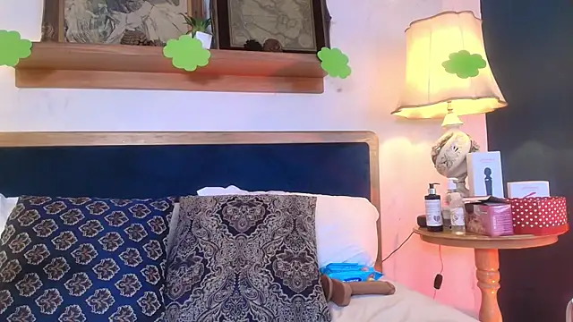 Hotsamantamature online show from March 18, 2025, 1:43 am