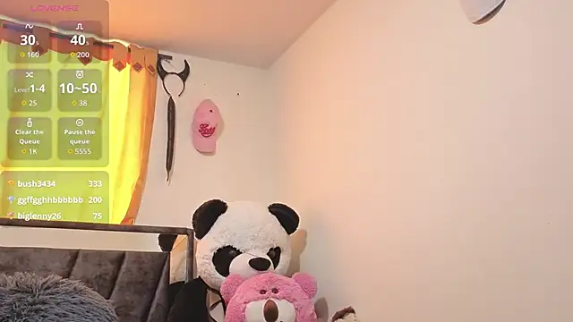 Hotsamantamature online show from September 26, 2025, 5:28 pm