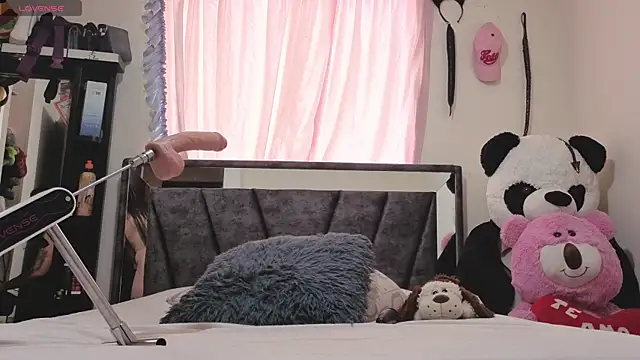 Hotsamantamature online show from October 18, 2025, 6:30 pm