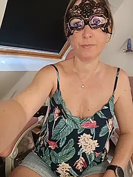 Rose Libertine online show from May 22, 2026, 7:15 am