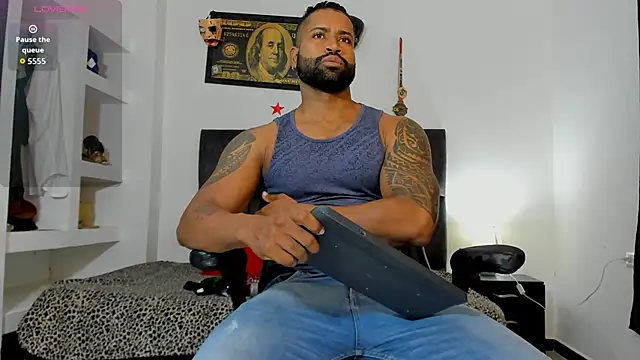 MattRodriguez9 online show from November 30, 2025, 11:03 am