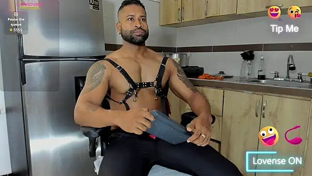 MattRodriguez9 online show from January 14, 2026, 10:32 am