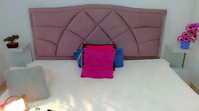 laura sweett120 online show from February 7, 2025, 4:06 am