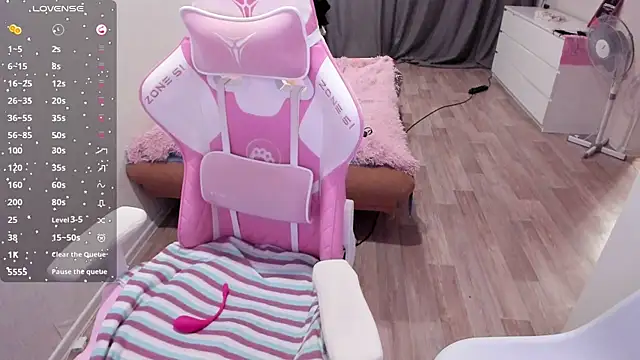 Malina Lovely online show from December 2, 2025, 8:59 pm