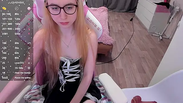 Snapshot of Malina_Lovely chatting on January 18, 2026, 12:14 am Malina Lovely online show from January 18, 2026, 12:14 am