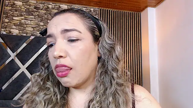 Snapshot of marie_hss chatting on May 28, 2026, 7:44 pm marie hss online show from May 28, 2026, 7:44 pm