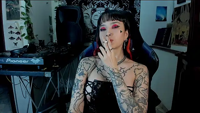 Demongirl6666 online show from February 16, 2025, 4:31 am