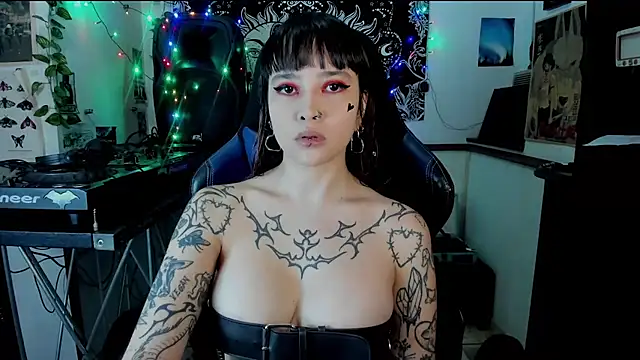 Demongirl6666 online show from February 27, 2025, 1:27 am