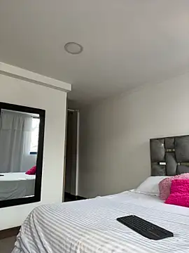 Snapshot of LauraCadwell chatting on January 16, 2026, 1:04 pm LauraCadwell online show from January 16, 2026, 1:04 pm