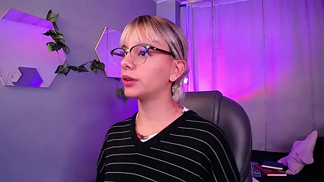 peyton golden1 online show from October 29, 2025, 3:42 am