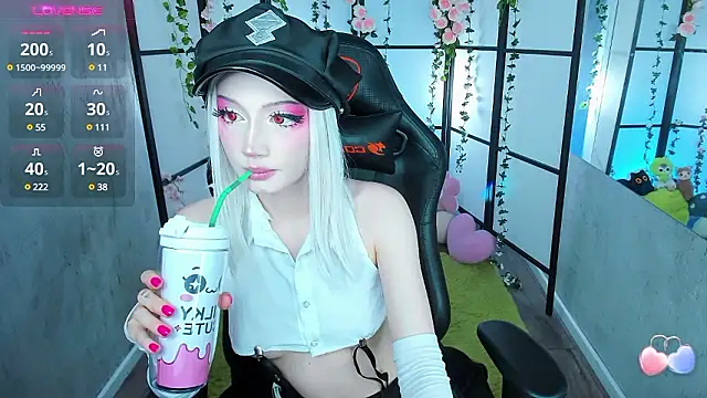 Snapshot of LilithLin chatting on December 6, 2024, 9:57 pm LilithLin online show from December 6, 2024, 9:57 pm