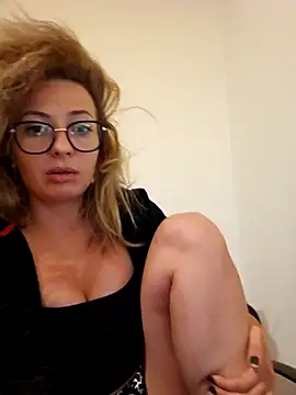 Selenna emma online show from September 26, 2025, 6:23 pm