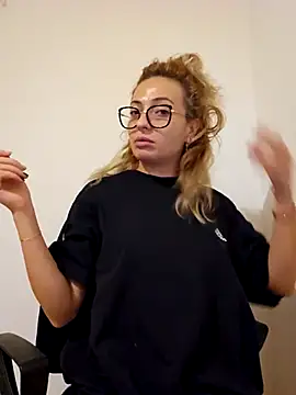 Selenna emma online show from October 9, 2025, 8:40 pm