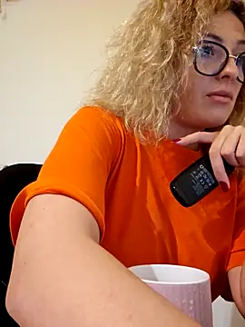 Selenna emma online show from November 8, 2025, 2:39 pm