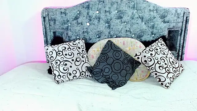  snopyy  online show from September 27, 2025, 1:38 pm