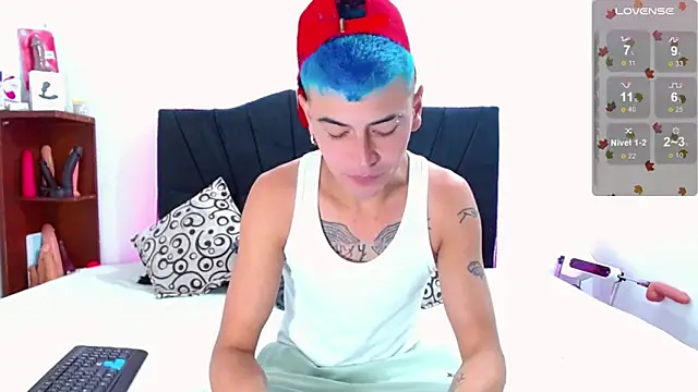  snopyy  online show from October 27, 2025, 7:51 pm