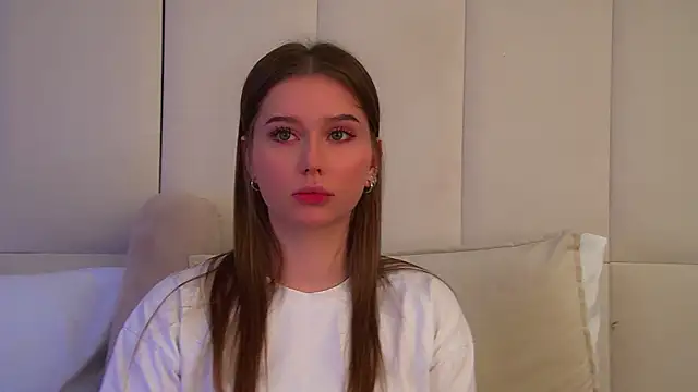 Snapshot of DianaVert chatting on June 25, 2026, 6:23 pm DianaVert online show from June 25, 2026, 6:23 pm