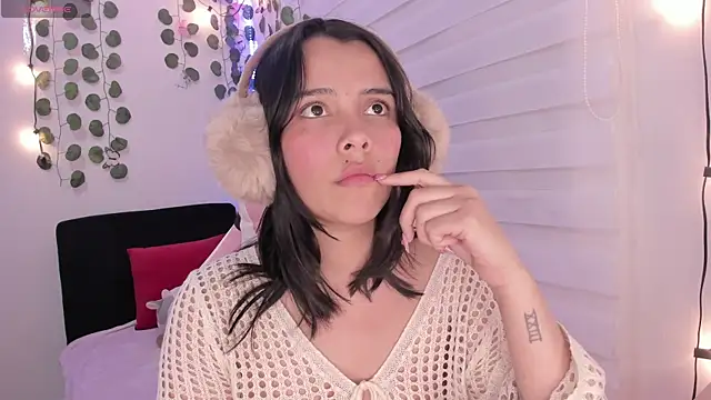 Snapshot of moonliiiight1 chatting on January 25, 2025, 12:17 am moonliiiight1 online show from January 25, 2025, 12:17 am