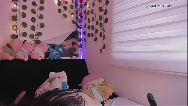 Snapshot of moonliiiight1 chatting on December 3, 2025, 9:02 pm moonliiiight1 online show from December 3, 2025, 9:02 pm