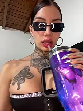 Snapshot of Zaratattoox chatting on March 22, 2026, 10:46 pm Zaratattoox online show from March 22, 2026, 10:46 pm
