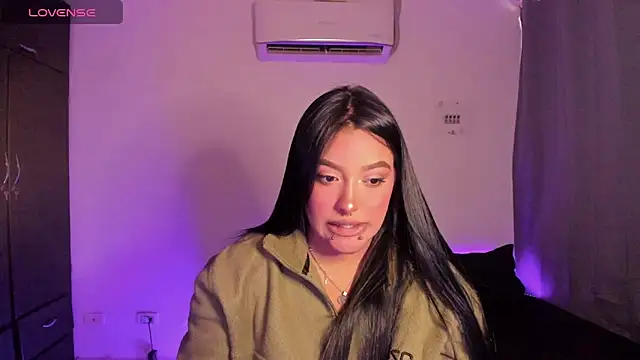 Mariana Hasper  online show from June 18, 2026, 6:23 pm