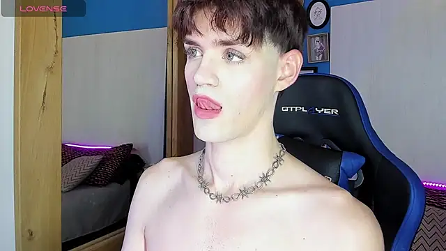 Snapshot of VladHellsing4 chatting on March 14, 2025, 2:08 pm VladHellsing4 online show from March 14, 2025, 2:08 pm