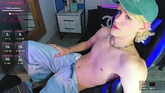 Snapshot of VladHellsing4 chatting on September 10, 2025, 2:39 pm VladHellsing4 online show from September 10, 2025, 2:39 pm