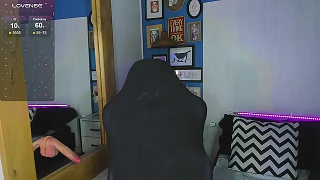 Snapshot of VladHellsing4 chatting on November 19, 2025, 2:39 pm VladHellsing4 online show from November 19, 2025, 2:39 pm