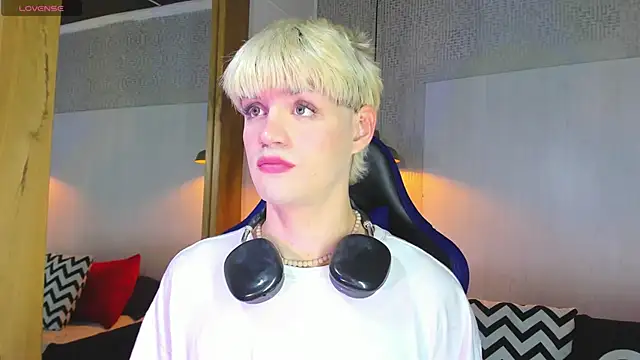 VladHellsing4 online show from February 5, 2026, 2:43 pm