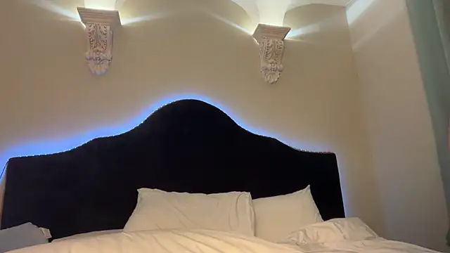 MiaDavis21 online show from January 15, 2026, 4:33 pm