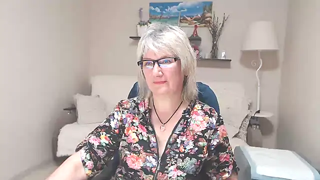 Snapshot of FleurMays chatting on June 25, 2026, 4:34 am FleurMays online show from June 25, 2026, 4:34 am