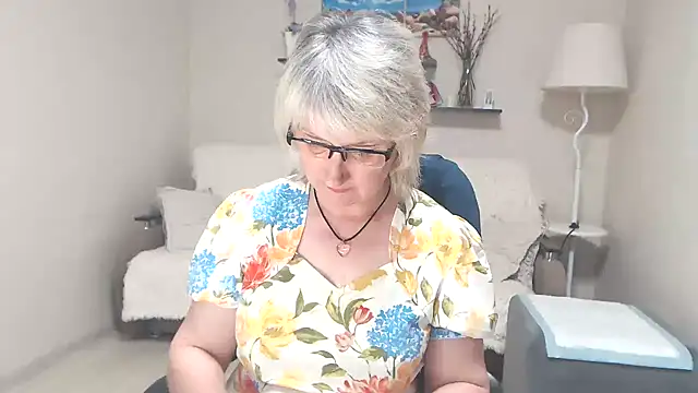 Snapshot of FleurMays chatting on June 27, 2026, 12:22 pm FleurMays online show from June 27, 2026, 12:22 pm