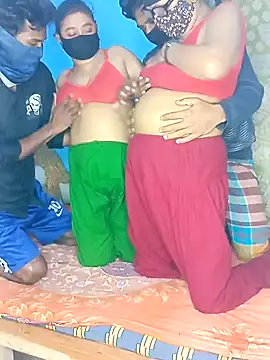 Snapshot of ArishaCouple chatting on January 11, 2025, 6:24 am ArishaCouple online show from January 11, 2025, 6:24 am