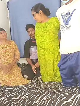 Snapshot of ArishaCouple chatting on January 28, 2025, 6:05 am ArishaCouple online show from January 28, 2025, 6:05 am