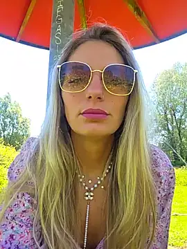 Snapshot of Lydie_off chatting on May 22, 2026, 11:49 am Lydie off online show from May 22, 2026, 11:49 am