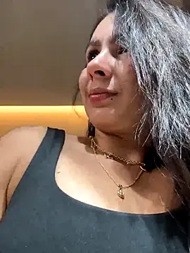 SofiaG  online show from December 3, 2025, 9:35 pm