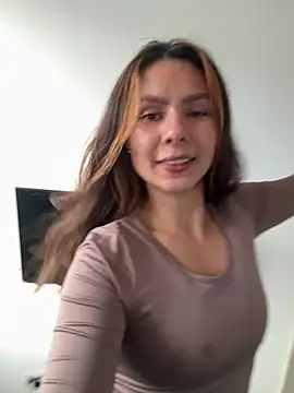 Snapshot of SofiaG_ chatting on February 4, 2026, 10:26 pm SofiaG online show from February 4, 2026, 10:26 pm