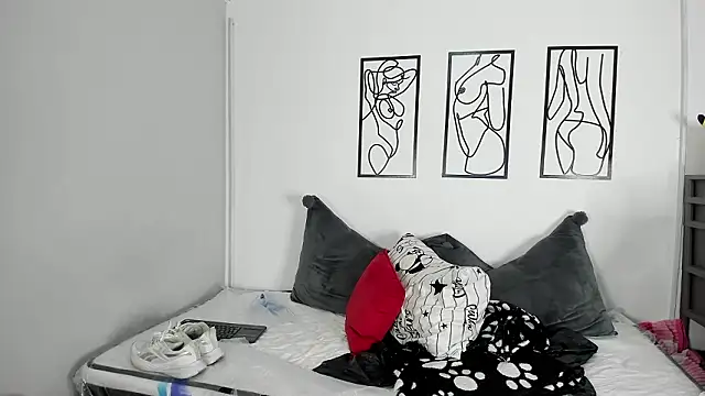 Snapshot of RubyPirsso18 chatting on February 5, 2026, 7:18 pm RubyPirsso18 online show from February 5, 2026, 7:18 pm