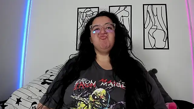 Snapshot of RubyPirsso18 chatting on February 9, 2026, 7:29 pm RubyPirsso18 online show from February 9, 2026, 7:29 pm