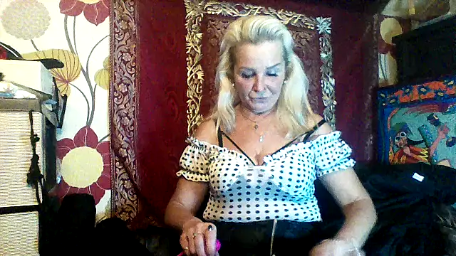 CassandraSandra44 online show from December 18, 2025, 4:35 pm