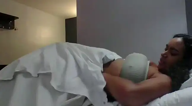 cinnaminnie online show from January 3, 2025, 5:31 pm