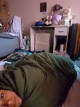 cinnaminnie online show from April 18, 2026, 3:16 pm