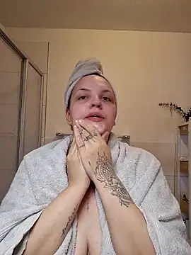 Jujuicy 97 online show from April 3, 2026, 9:18 am