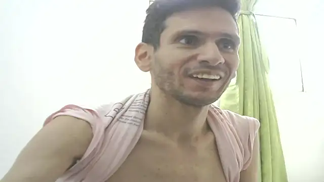 Snapshot of Andres_J4 chatting on October 14, 2025, 2:40 pm Andres J4 online show from October 14, 2025, 2:40 pm