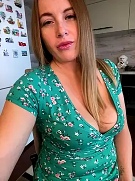 Snapshot of Cute_Hot_Alice chatting on December 15, 2025, 10:08 am Cute Hot Alice online show from December 15, 2025, 10:08 am