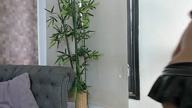 nataly velez online show from October 27, 2025, 1:59 pm