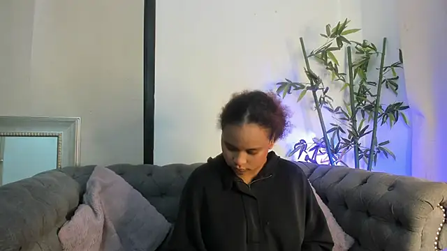 nataly velez online show from December 2, 2025, 7:09 pm