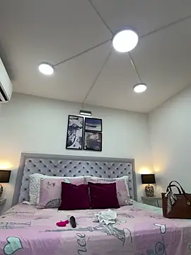 sarascottt online show from February 2, 2026, 7:01 pm