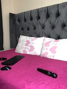 Anaelle24 online show from February 17, 2026, 7:42 pm